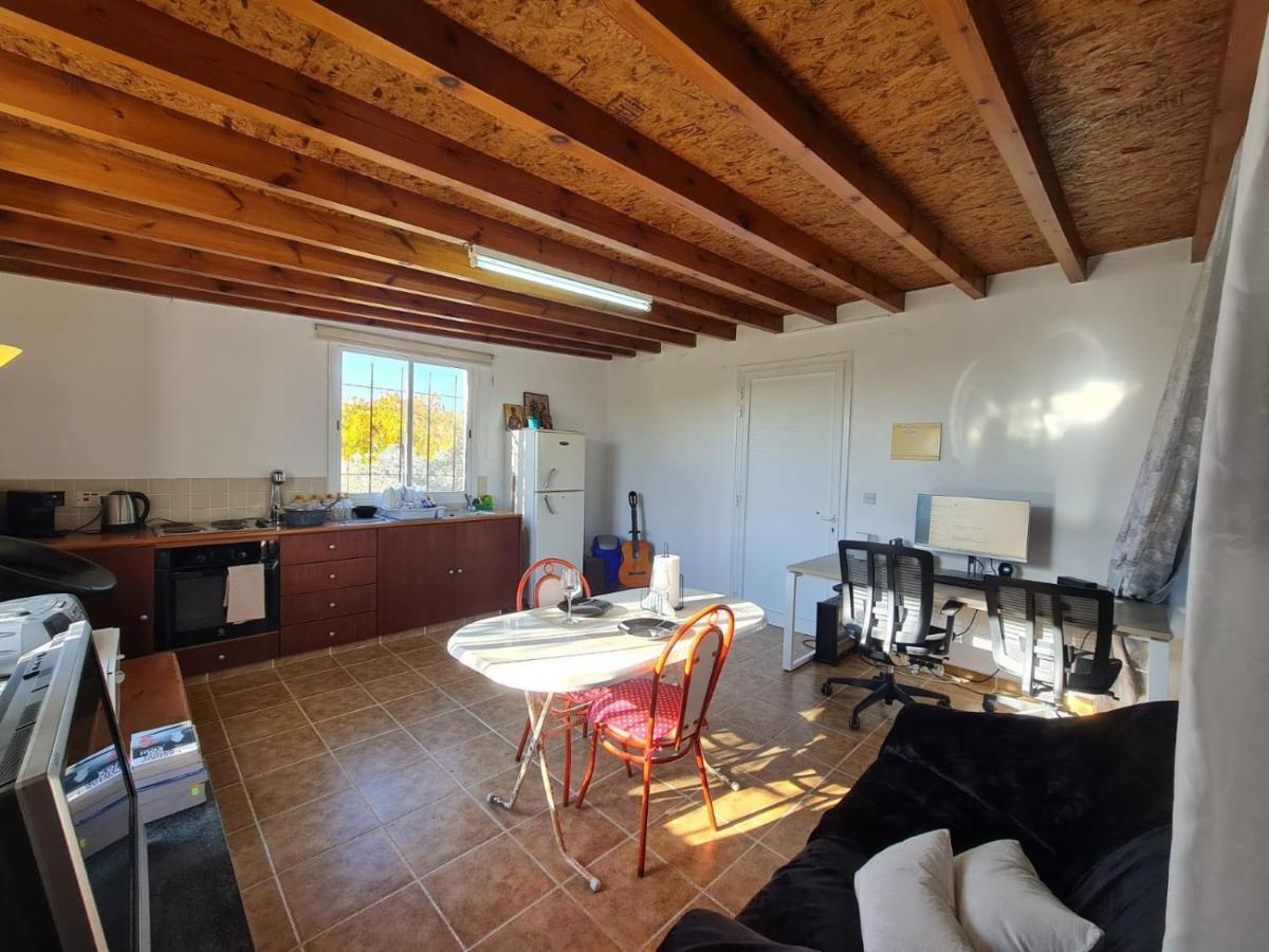 Spacious Studio In Yeroskipou Koloni Экстерьер фото
